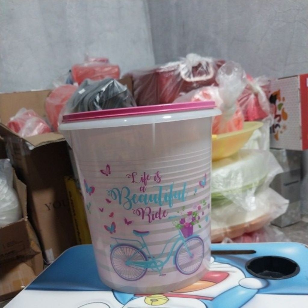 Giant Canister 8,4L Tupperware warna pink bicycle