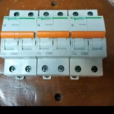 MCB SCHNEIDER DOMAE 2P 50A 4.5KA