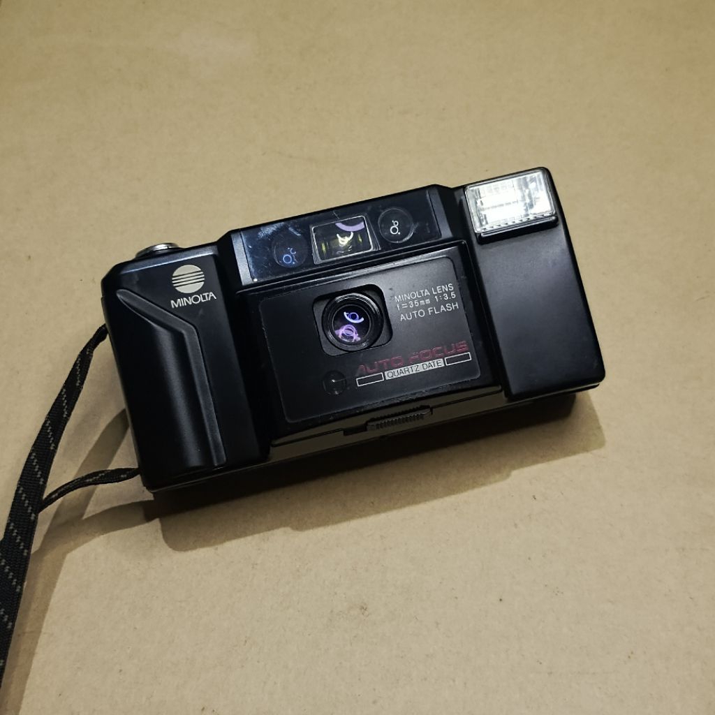 Kamera Analog Minolta AE-F Quartz Date Nyala Kamera Roll Film Minolta Kamera Jadul