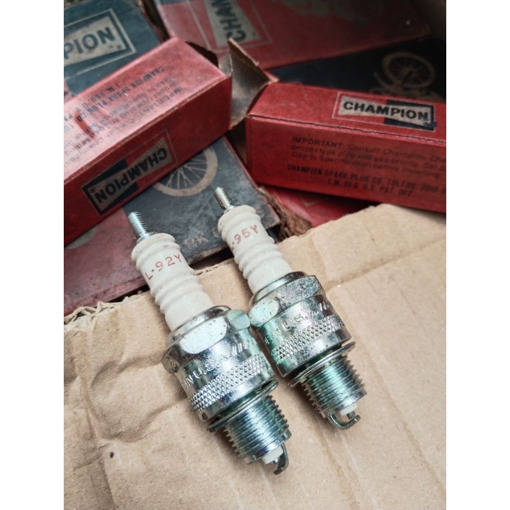 busi vespa busi champion L92Y busi vespa L95Y original made in USA NOS