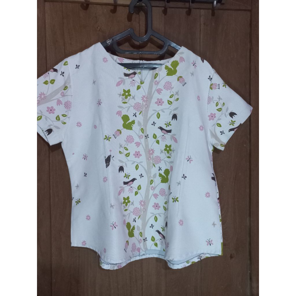 (Baca Deskripsi) atasan putih wanita | baju wanita bekas | blouse wanita preloved | code A024