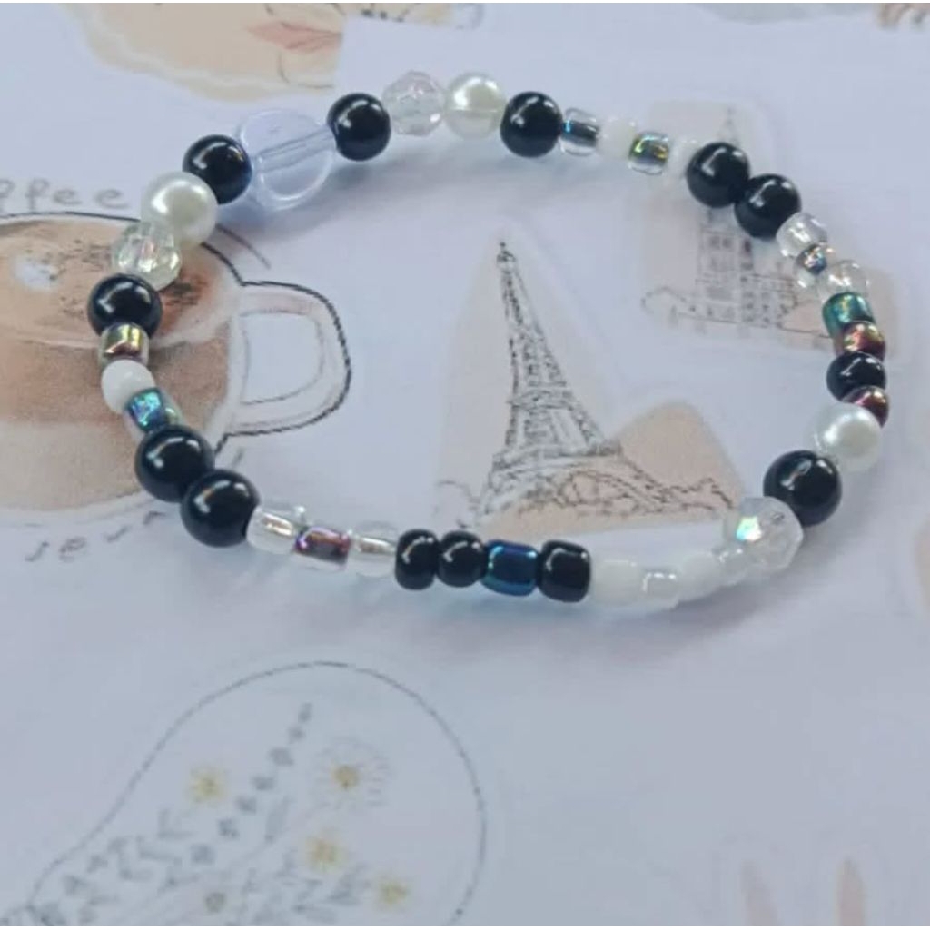 gelang manik manik hitam putih (homemade)