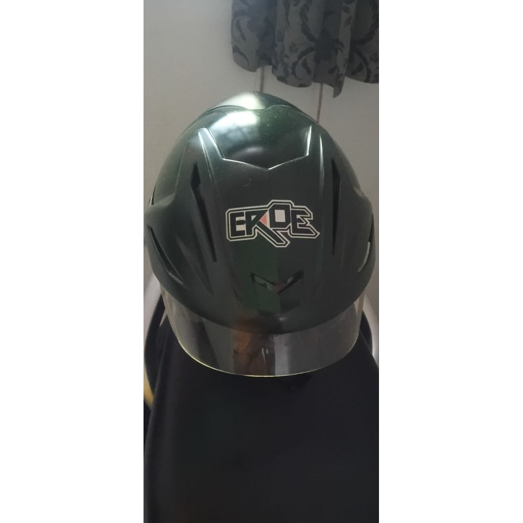 helm Eroe hijau langka