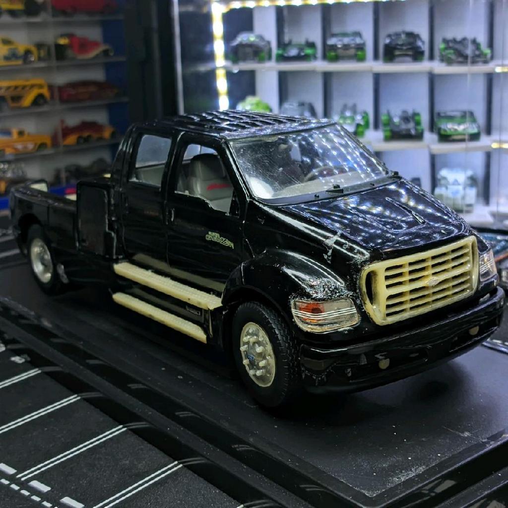 Road Signature Ford 2001 F-650 Hitam Loose Junk Diecast Skala 1:24