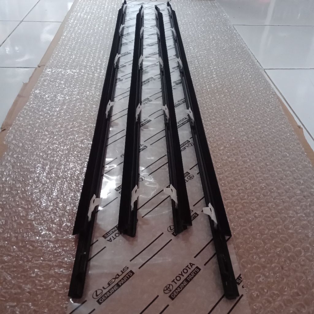 JUAL PELIPIT PELIPIT KACA MOBIL SAMPING AVANZA VVTI 2004/2015 ORIGINAL