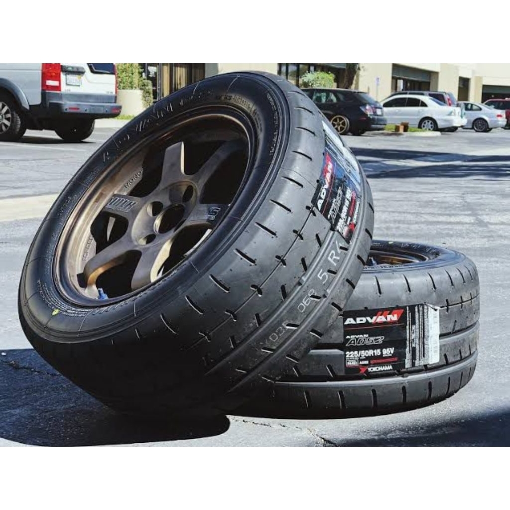 Ban semi slick Yokohama Advan A052 225/50 R15