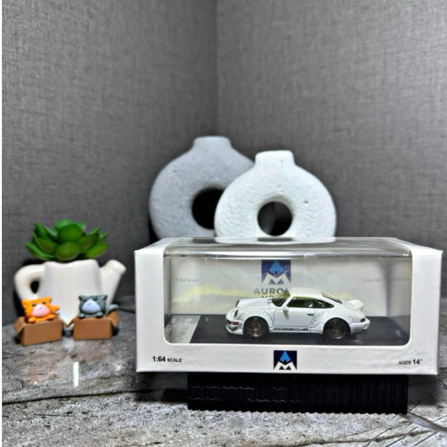Aurora Model RWB Rauh Welt 964 Pearl White ( No Figure )