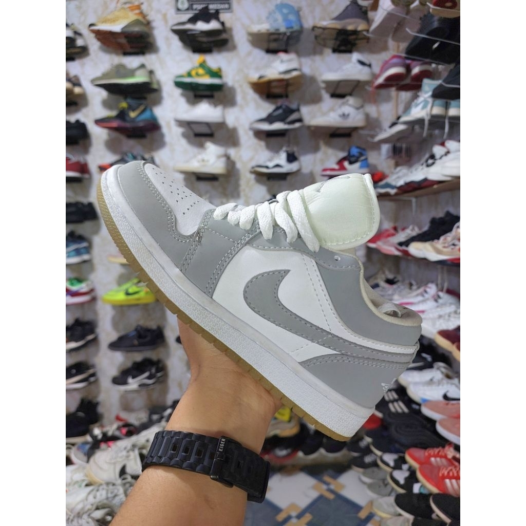 Sepatu Air Jordan 1 Low White Wolf Grey