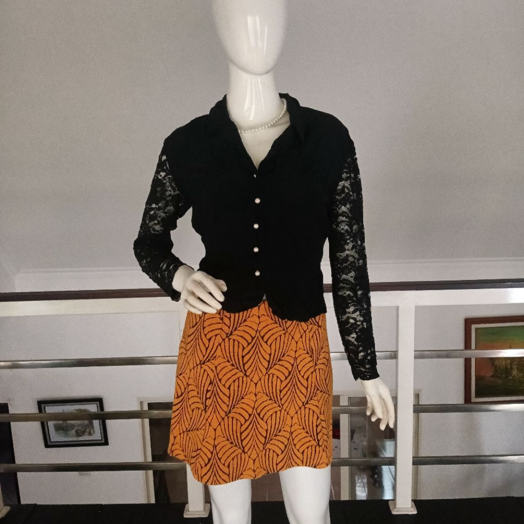 rok wanita Stradivarius preloved