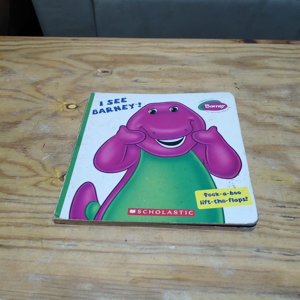 Buku Barney I See Barney