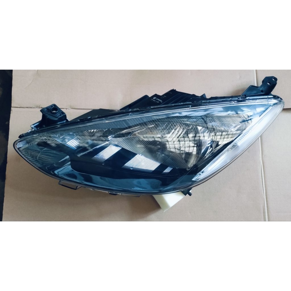 head lamp kiri mazda 2 non skyactive