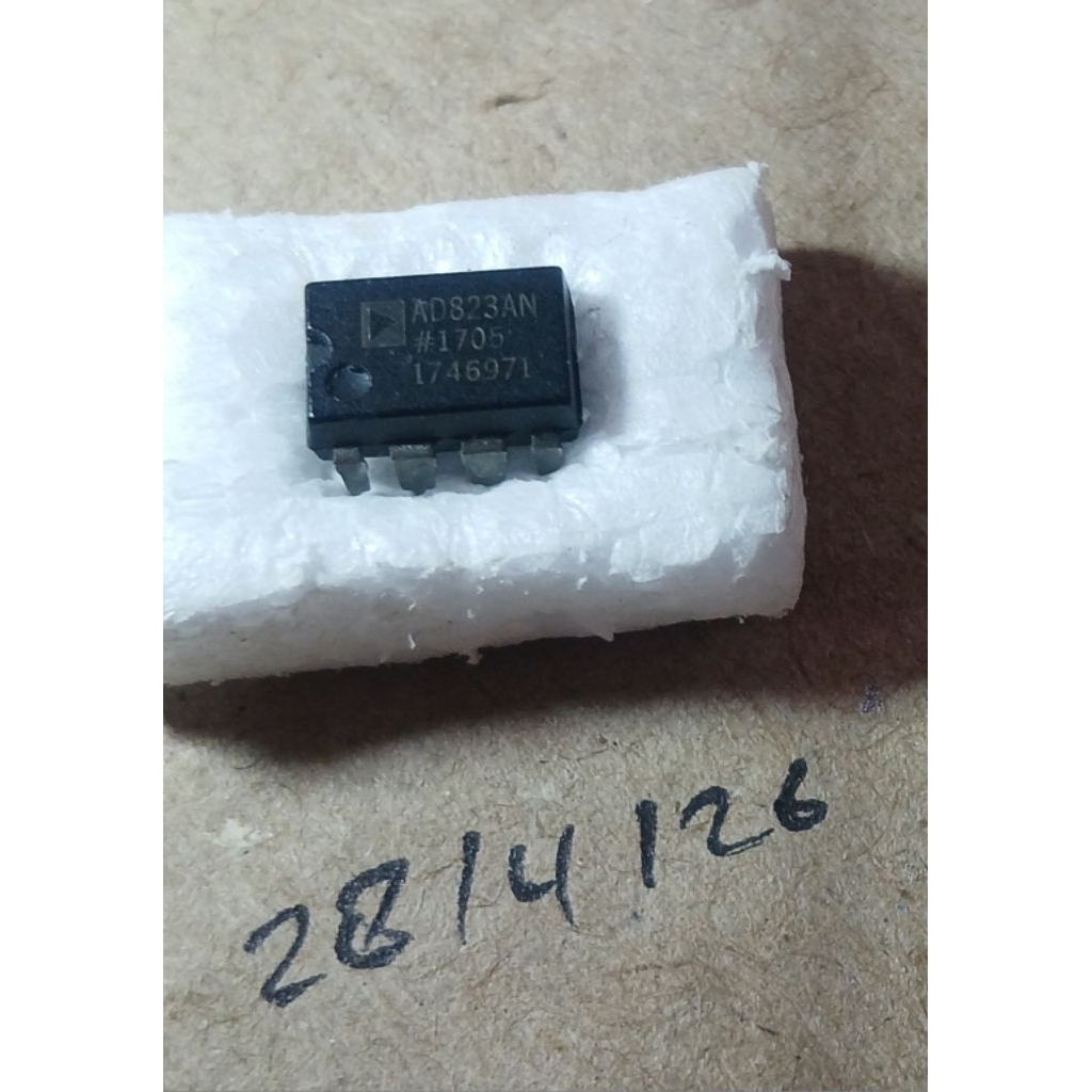 ic AD823AN
