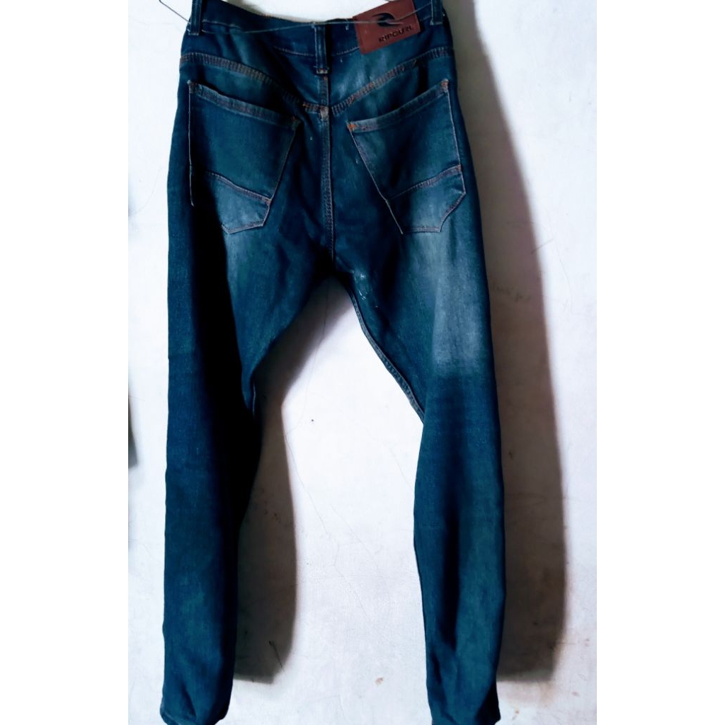 PRELOVED CELANA LEVIS PENSIL