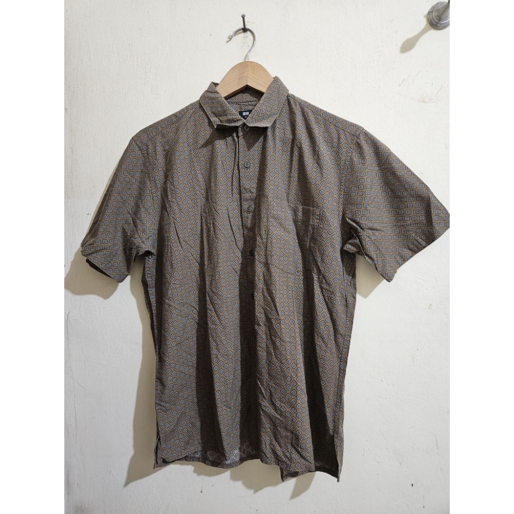 PRELOVED - Uniqlo Kemeja Motif Pria Lengan Pendek