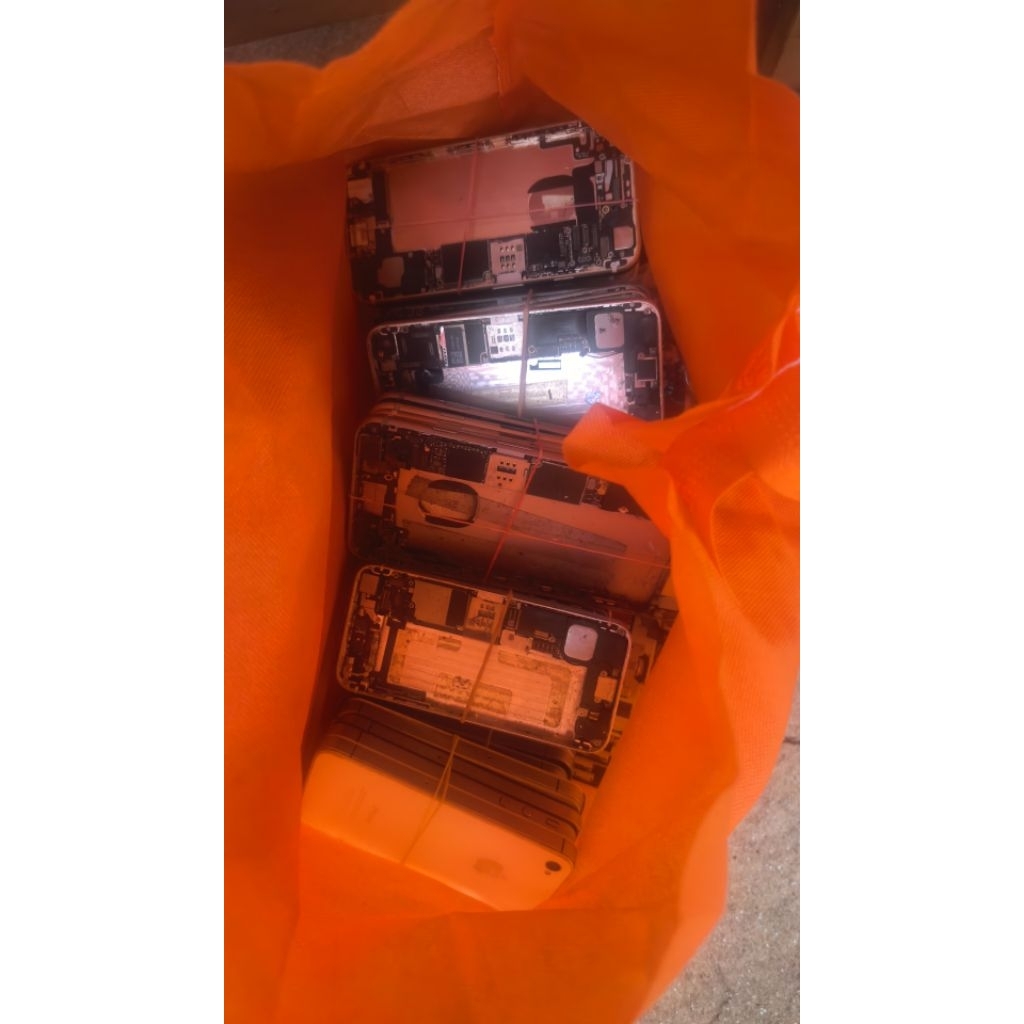 mesin iphone mati, kanibalan