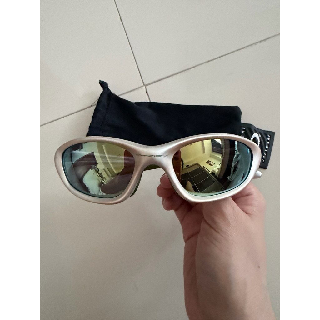 kacamata Oakley