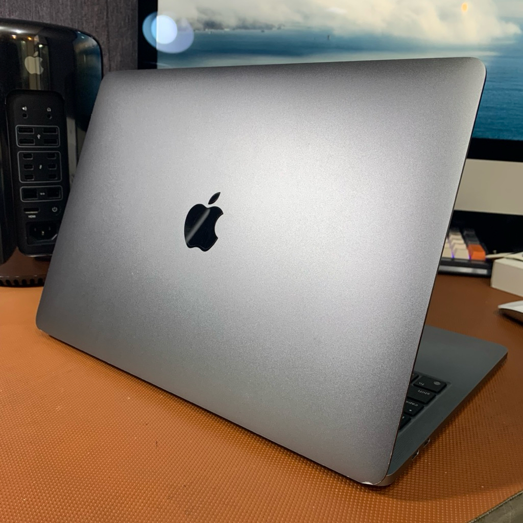 Macbook Pro M1 8/256gb 13inch 2020 minus LCD