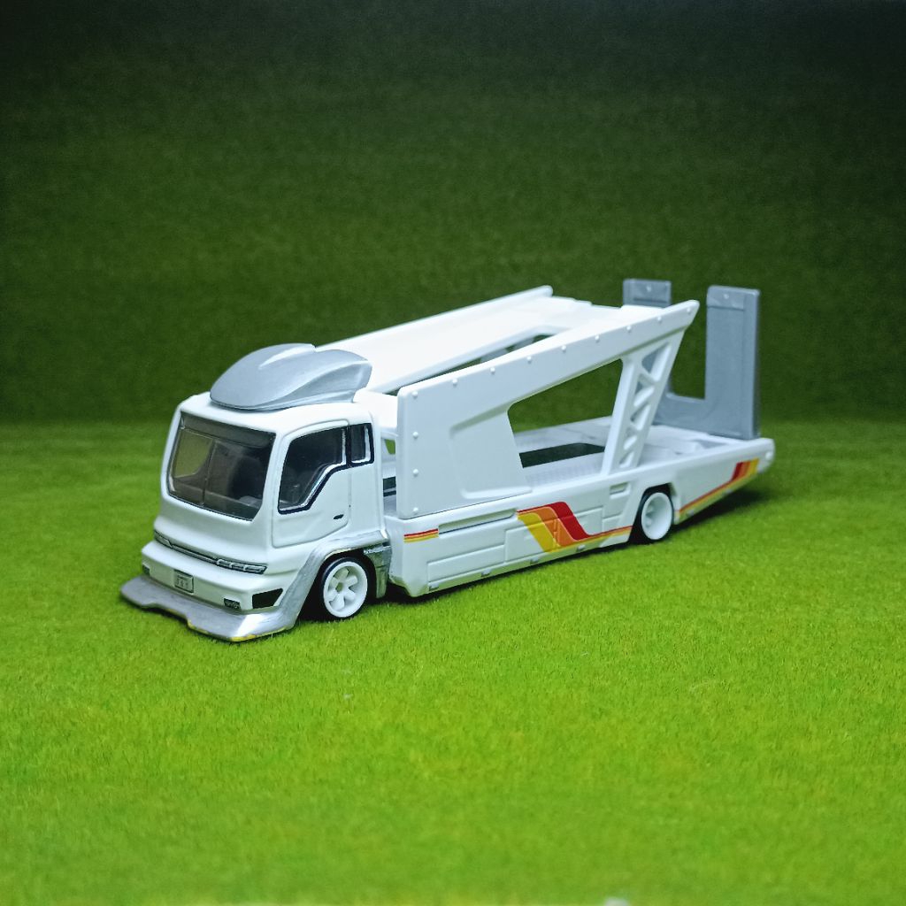 Hotwheels Premium Team Transport Kousoku Hauler Truck Towing Diecast