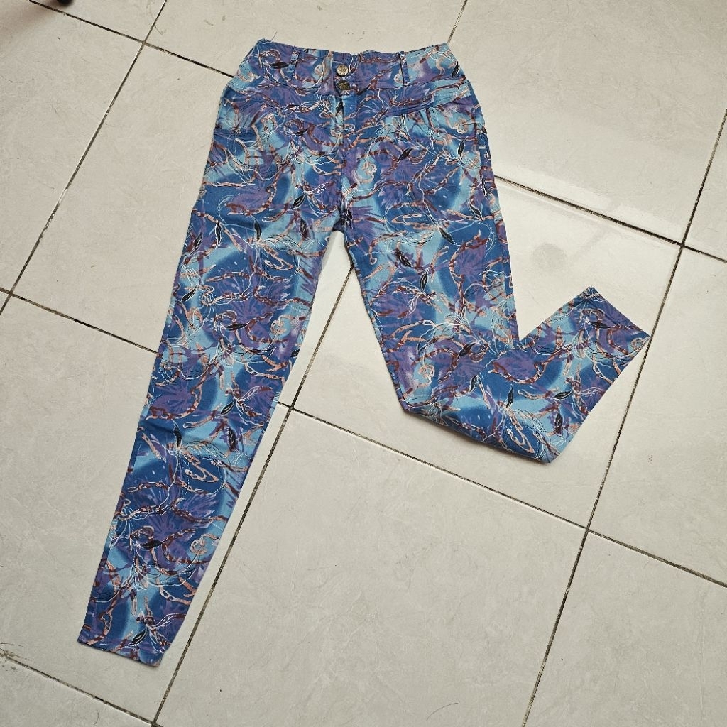 celana panjang wanita biru muda motif batik
