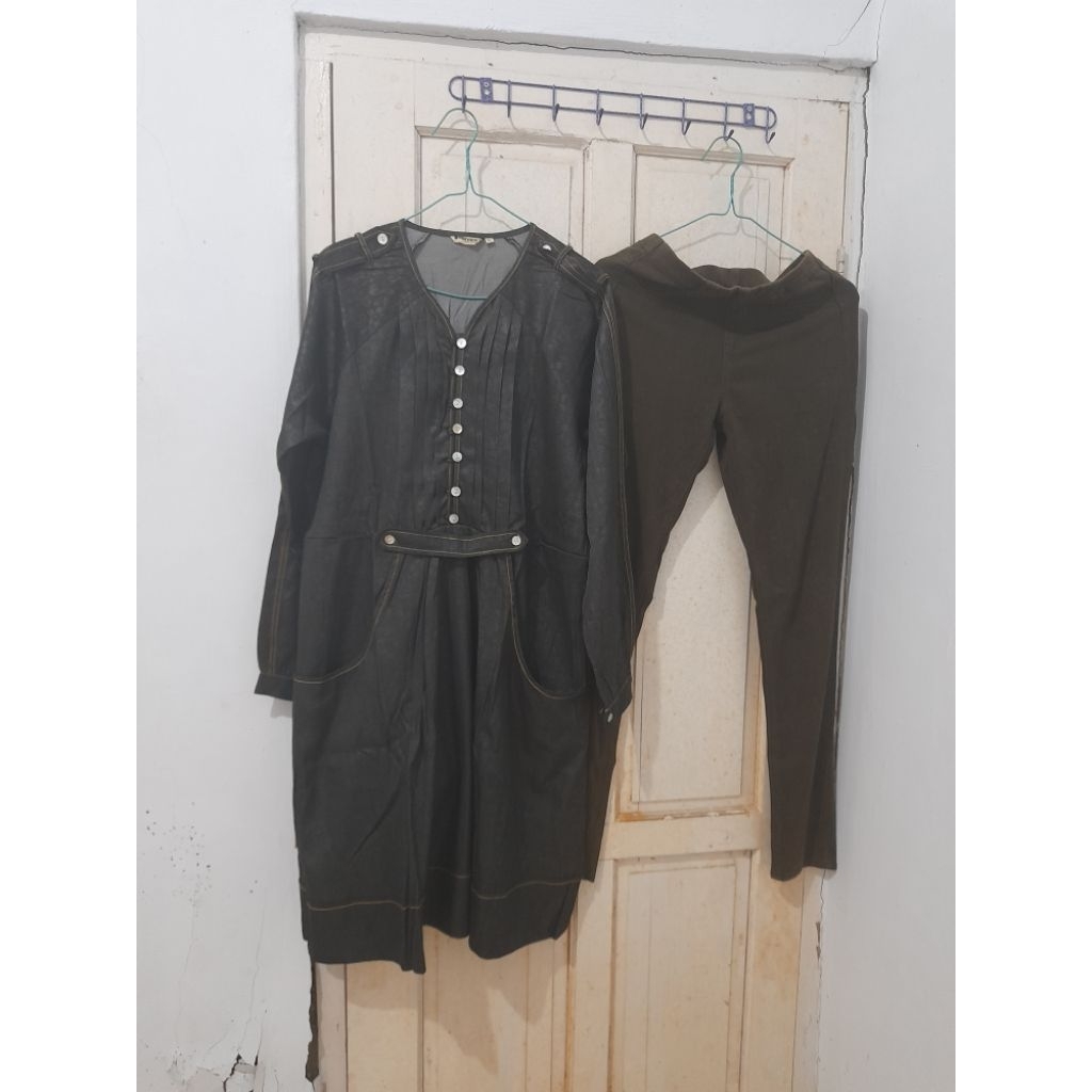 Oneset itang yunasz preloved (baca deskripsi )