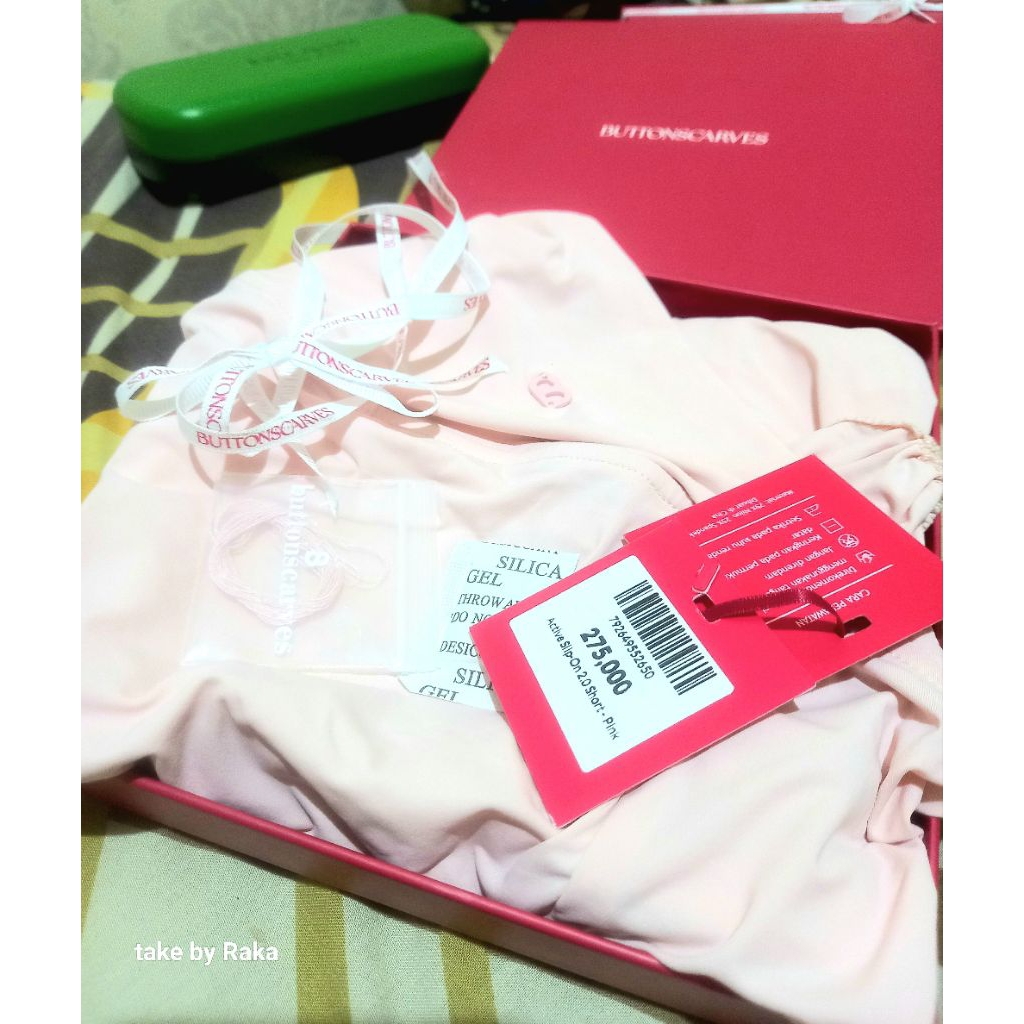 slip on buttonscarves