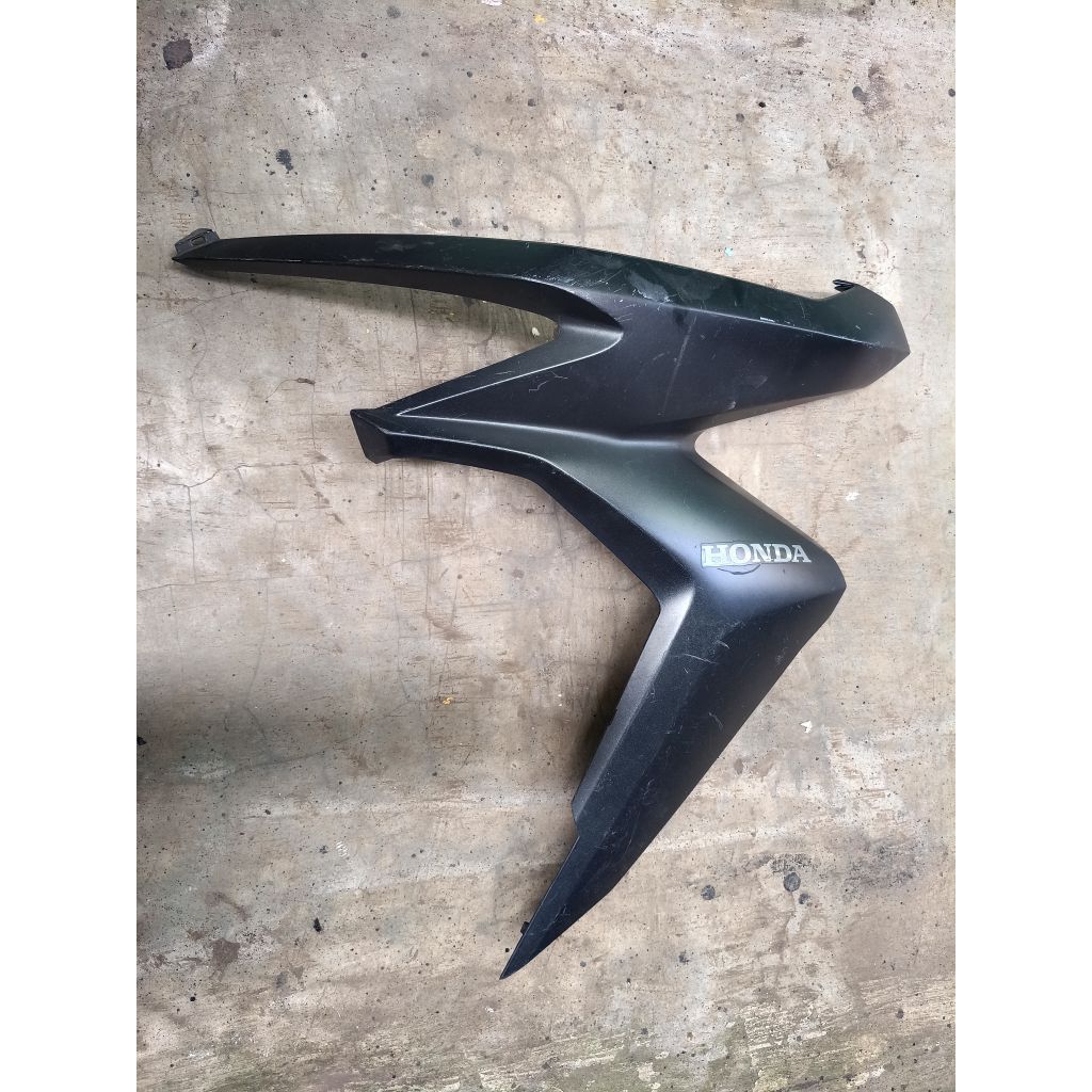 Cover sayap Honda vario 125 150 led tahun 2018-2022 sebelah kiri original bekas copotan motor