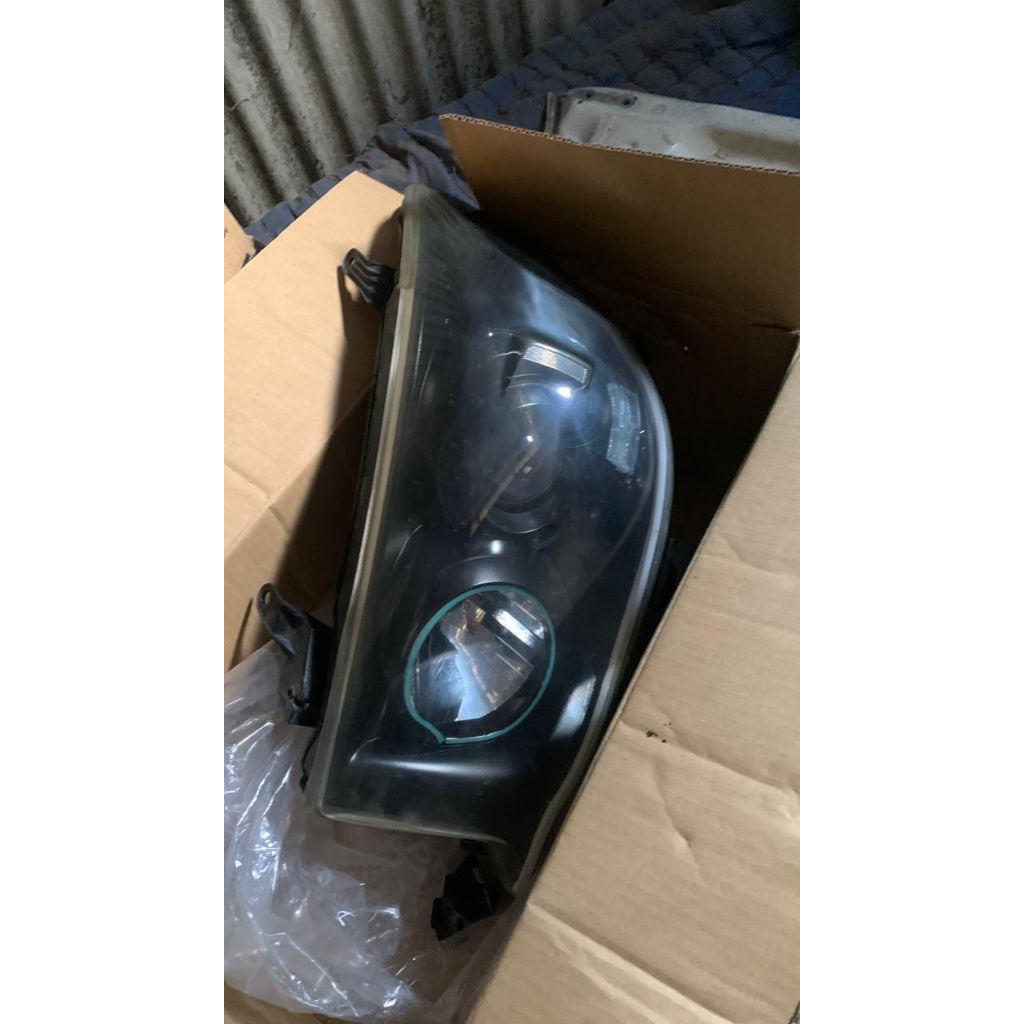 headlamp fortuner 2010