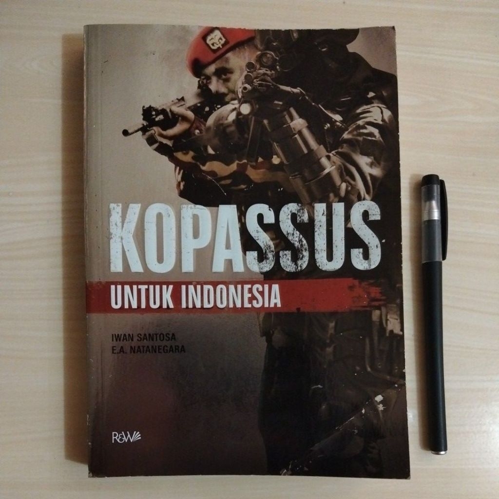 KOPASSUS UNTUK INDONESIA - IWAN SANTOSA & E.A. NATANEGARA - PENERBIT R&W - Buku Bekas Murah Original
