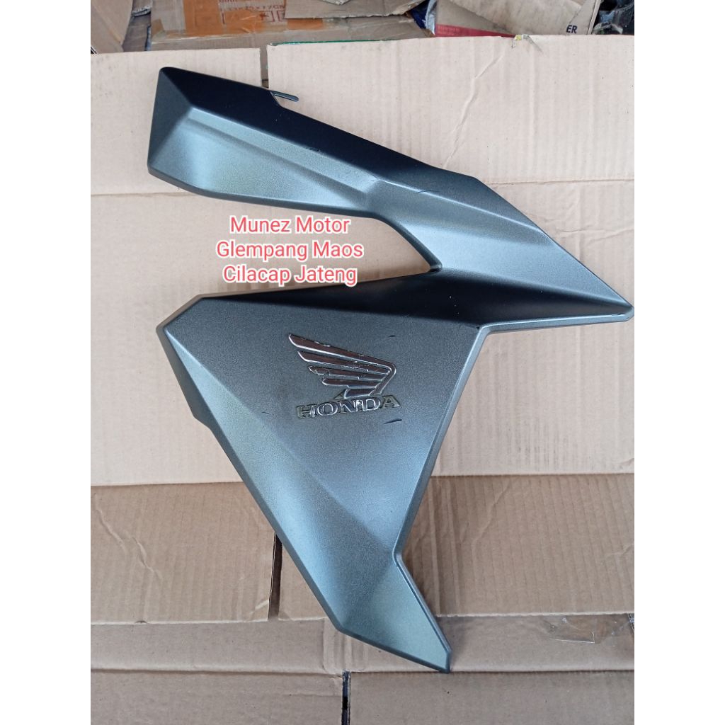 Sayap KANAN Vario Led Old 150 eSP K59 Original Matte Black 64501-K59-A10