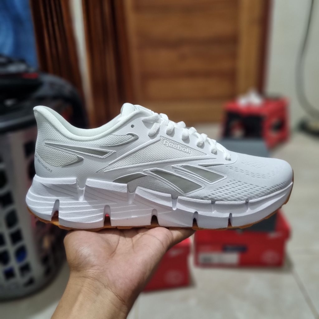 Sepatu Pria Original Reebok Zig Dynamica - White