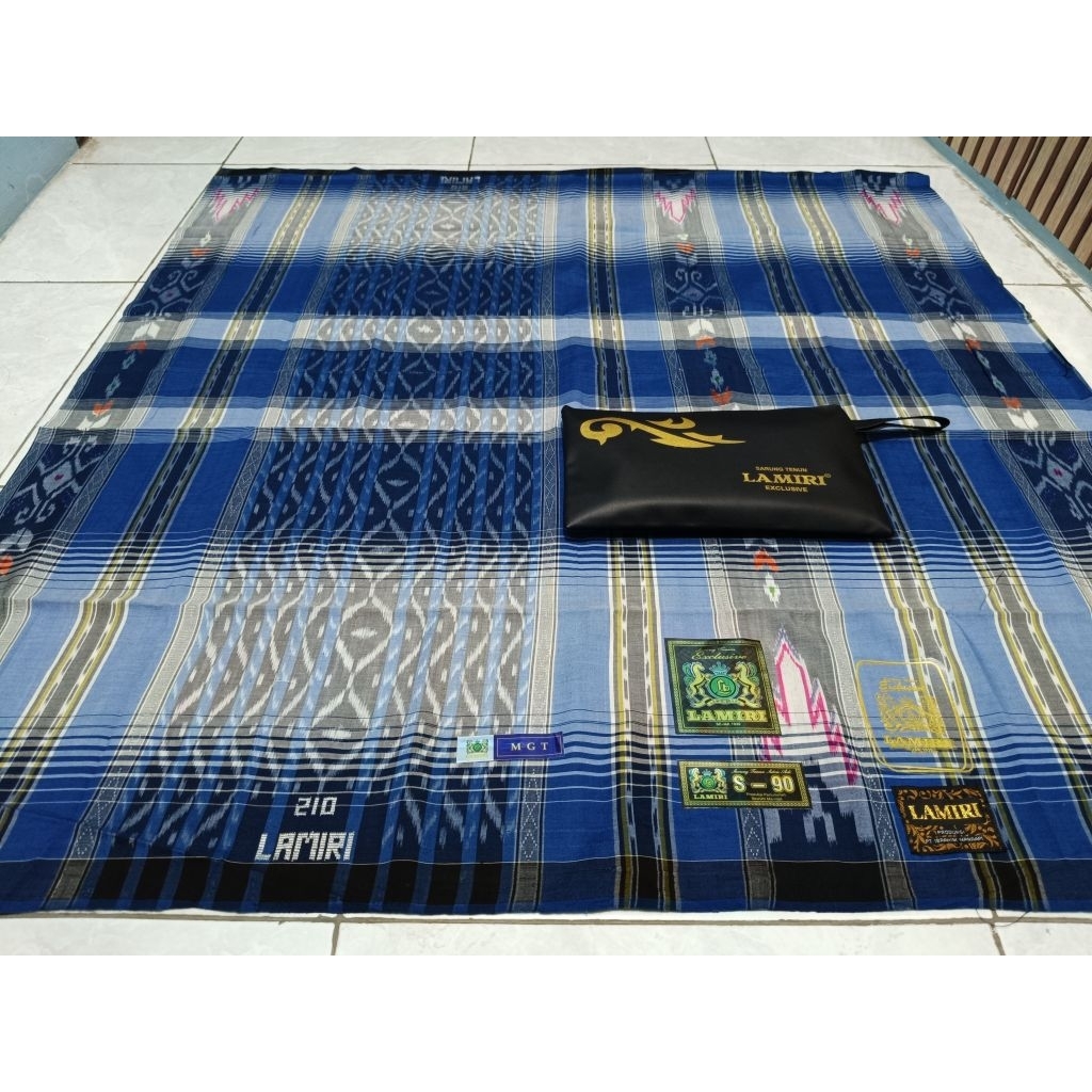sarung Lamiri kotak sutra