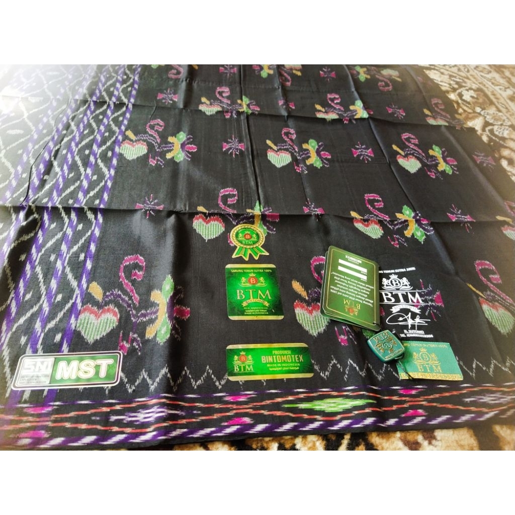 sarung sutera sintetis motif jadul btm bin tomo mst mustamin hitam bukan bhs