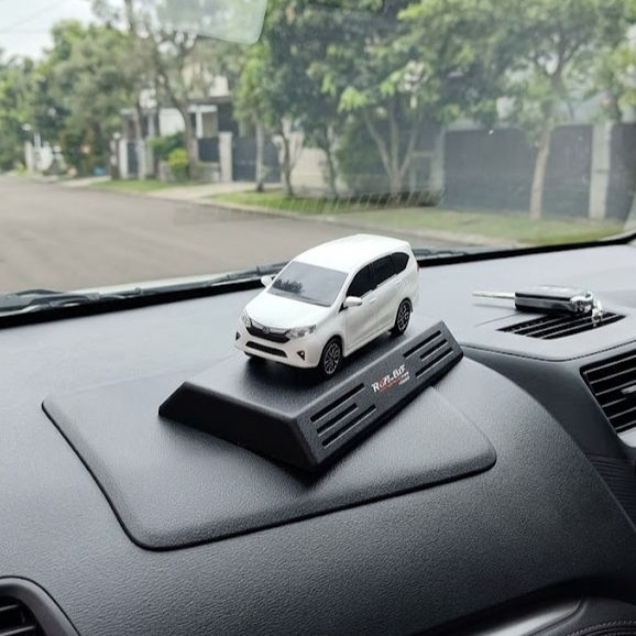 (Sigra Terbaru) Skala 1 : 45 Resin Crystal 13x8cm Pajangan Interior Miniatur Mobil