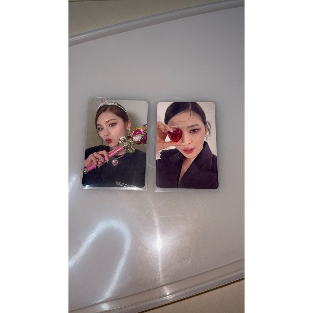 photocard itzy yeji ryujin official pc checkmate sneakers album