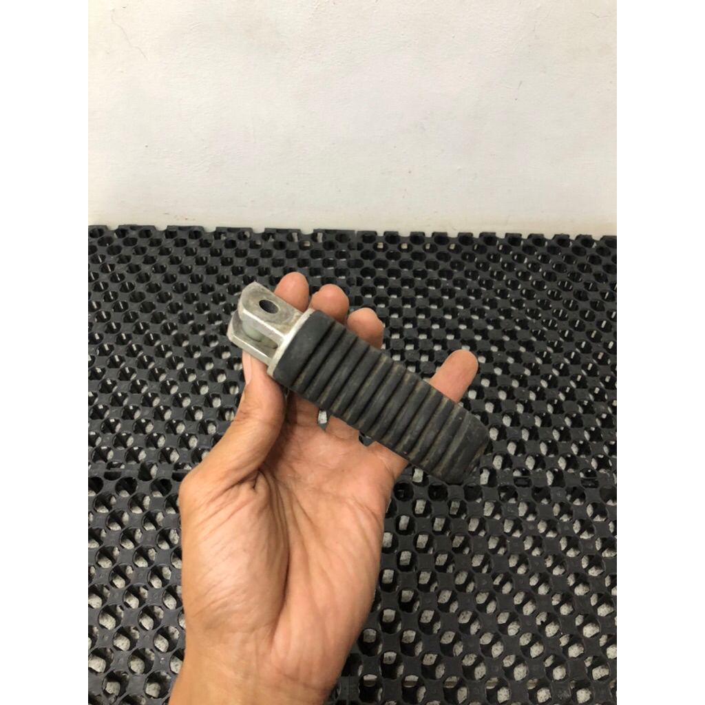 postep footstep pijakan kaki belakang yamaha vixion scorpio original copotan