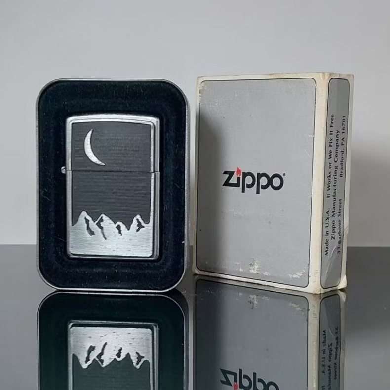 ZIPPO MRLBORO MOON OVER MOUNTAIN OFFICIAL LICENSED PRODUCT USA RELEASE TAHUN XVI / 2000