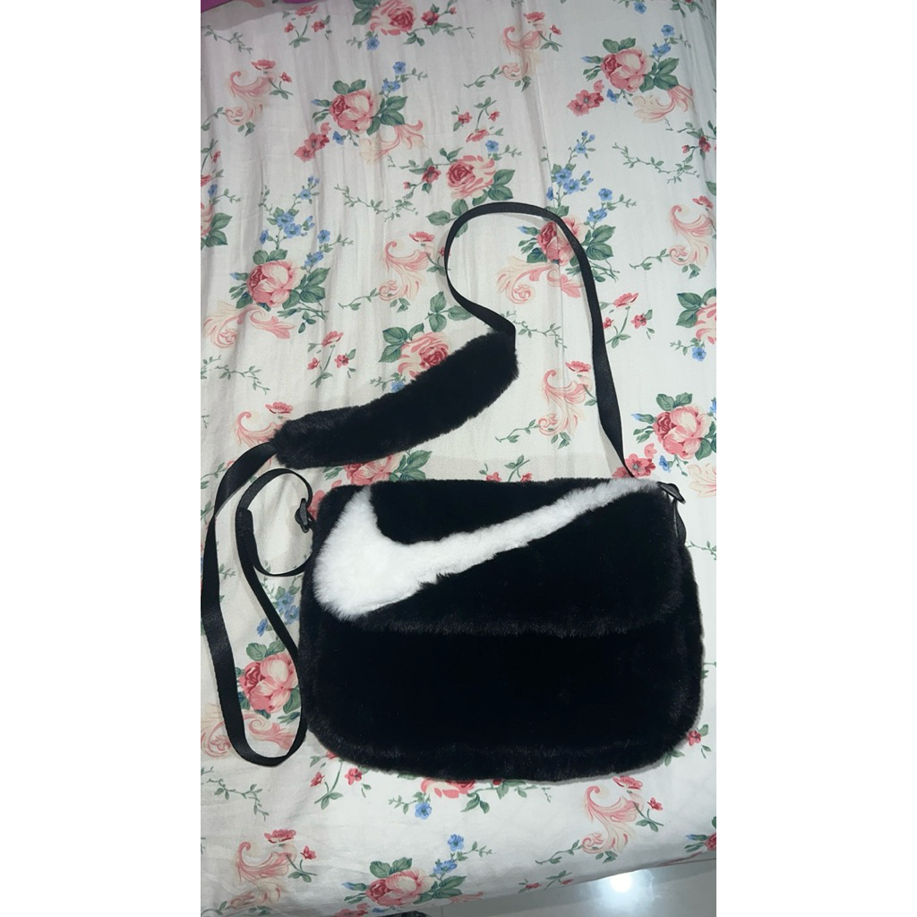 Nike Futura 365 Fur Crossbody Bag (TAS SELEMPANG NIKE BULU) BLACK