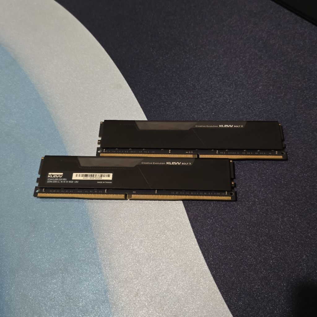 DDR4 Klevv bolt x 16Gb×2 3200Mhz