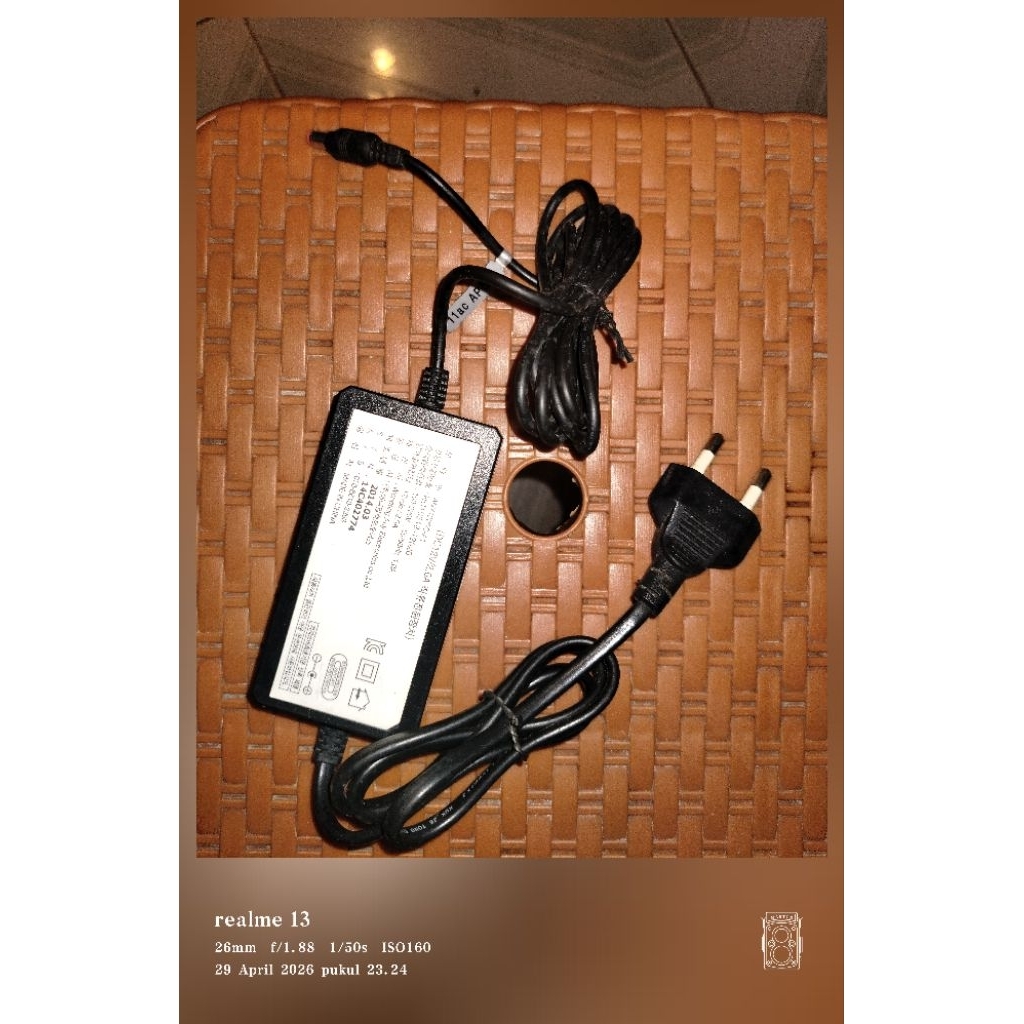 Adaptor 12 Volt - 2,0 Ampere.