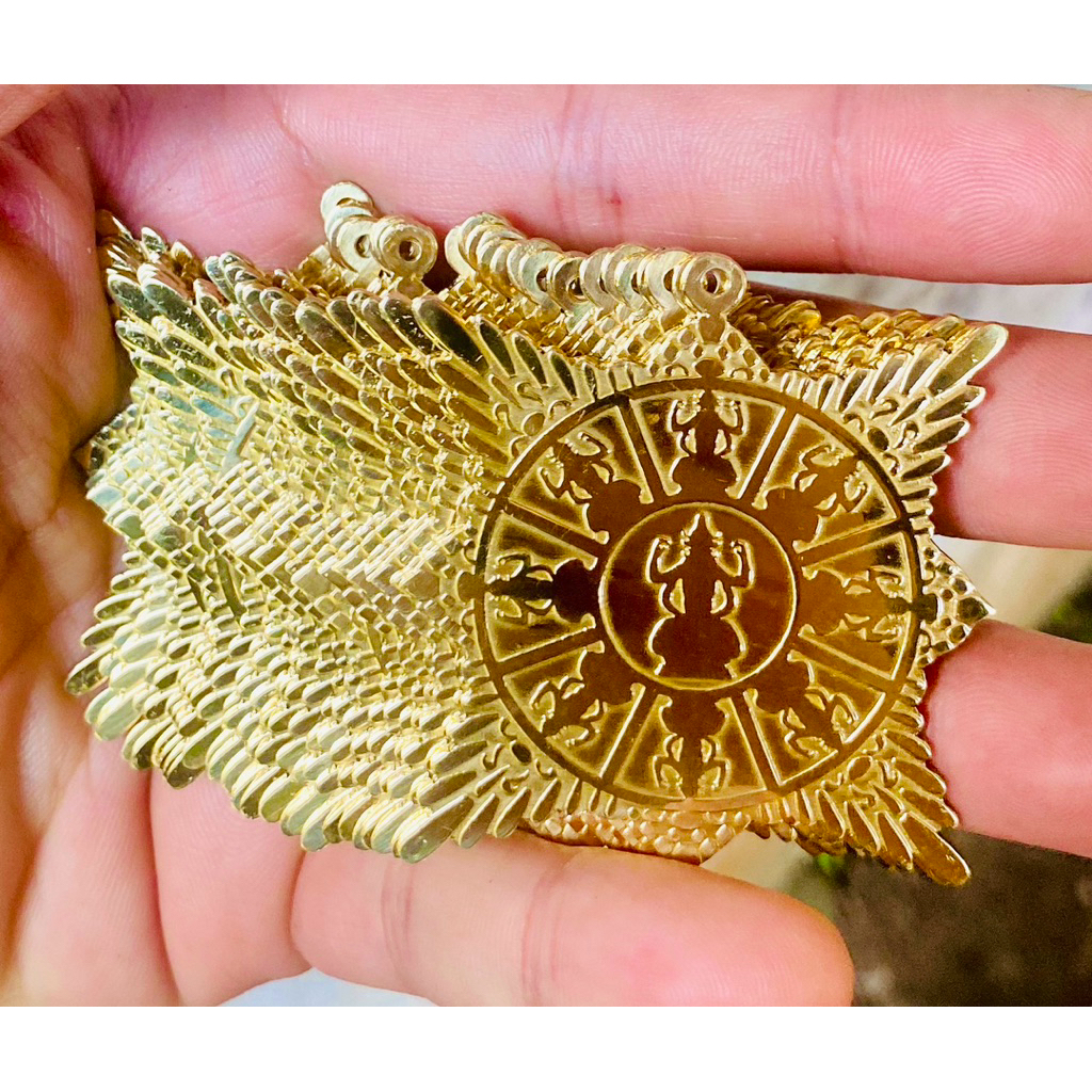liontin surya majapahit pin kuningan