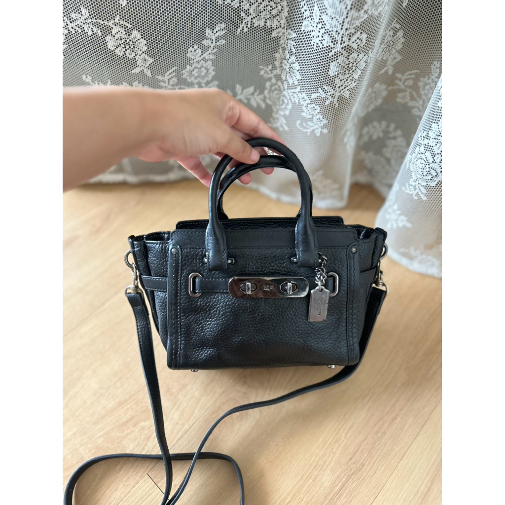 Preloved Coach Swagger 21 Black Sling Bag