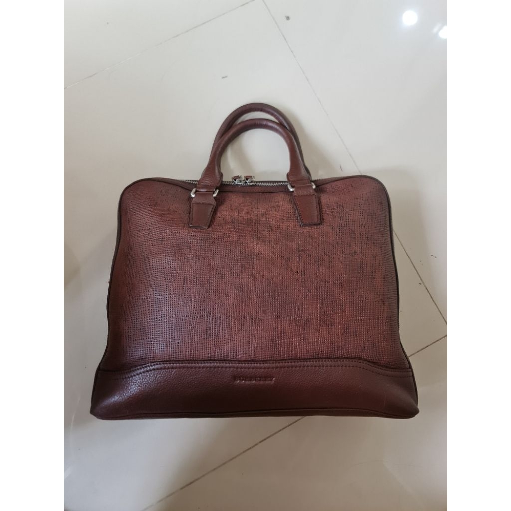 154. Tas Kerja Laptop Office Bag Pria Wanita Burberry Brown
Mantan / Bekas / Second

Size : 40cm x 7