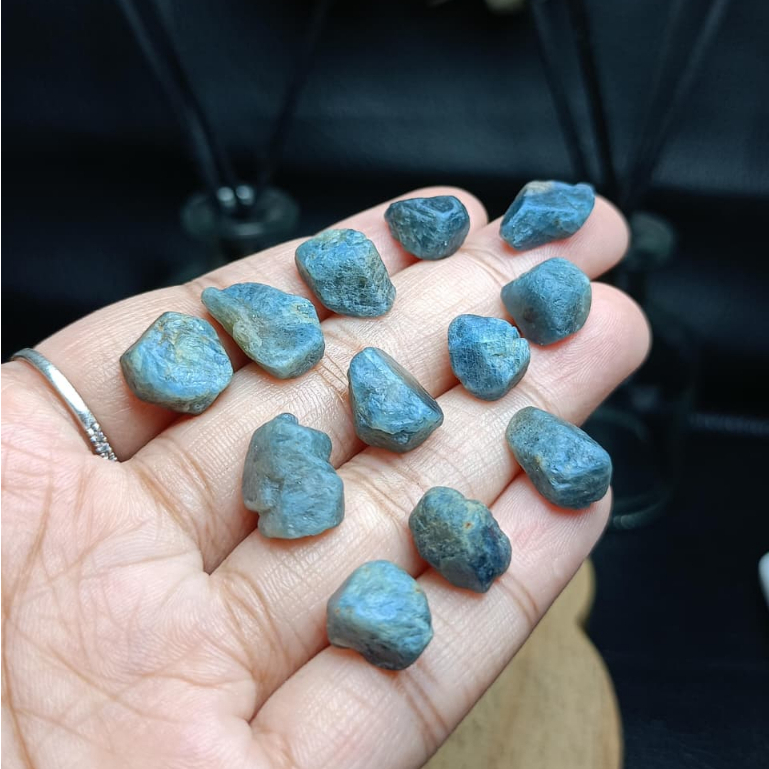 Natural Blue Sapphire rough (3)