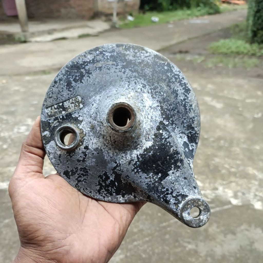 Tutup Tromol Belakang Suzuki Thunder 125 Original