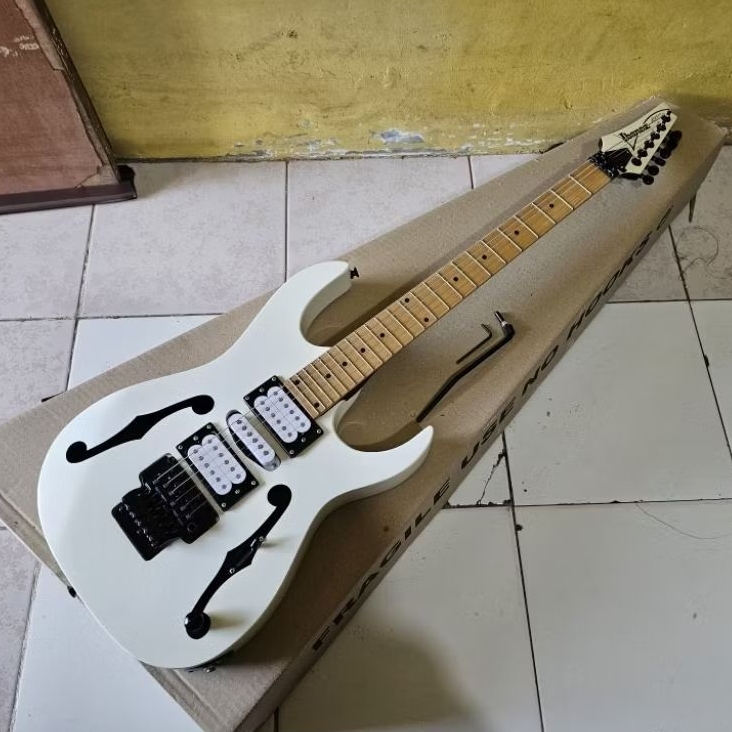 Gitar elektrik ibanez PGM warna putih new