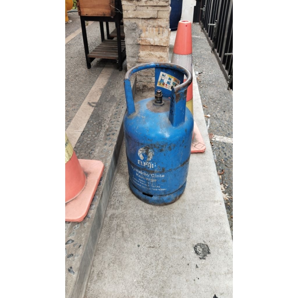 tabung gas kosong 12 kg biru LPG