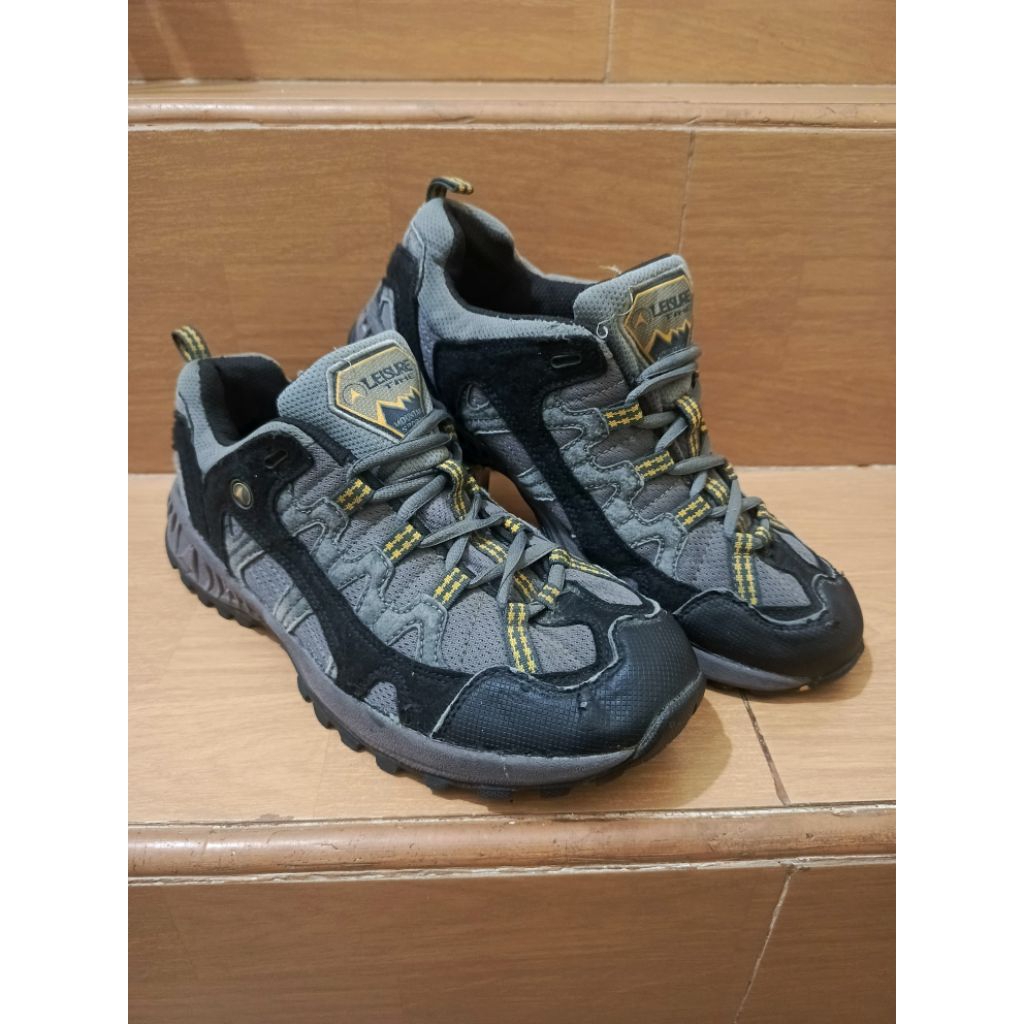 sepatu outdoor gunung leisure time size 42.5