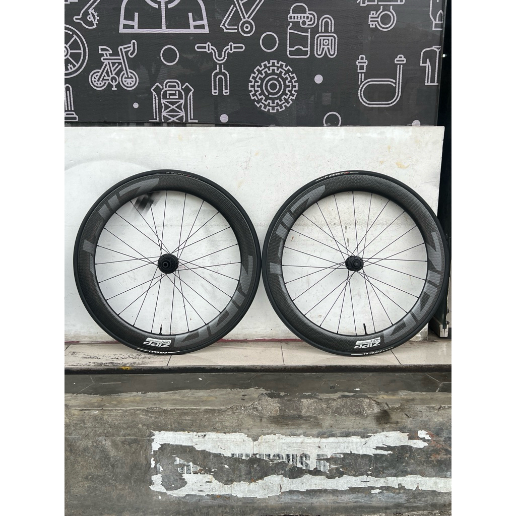 WHEELSET 700C ZIPP 404 FIRECREST SECOND BEKAS DISCBRAKE CARBON BAN PIRELLI P ZERO 24C 11 SPEED ORI
