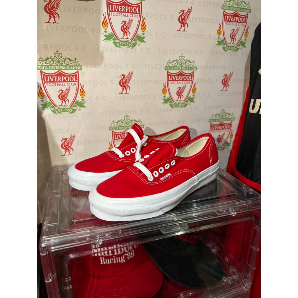sepatu Vans red vault
