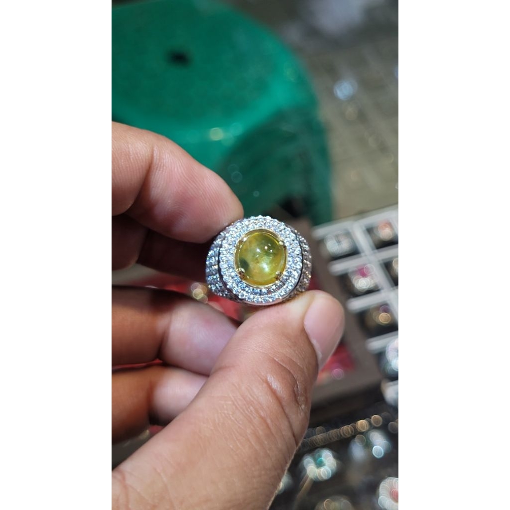 Natural Fancy Sapphire 3.29ct